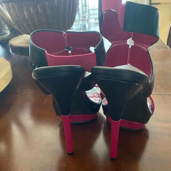 Women’s BCBG stilettos 👠 size 5 1/2 worn one time - Picture 5 of 5